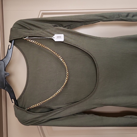 Long sleeve backless dress - Picture 10 of 11